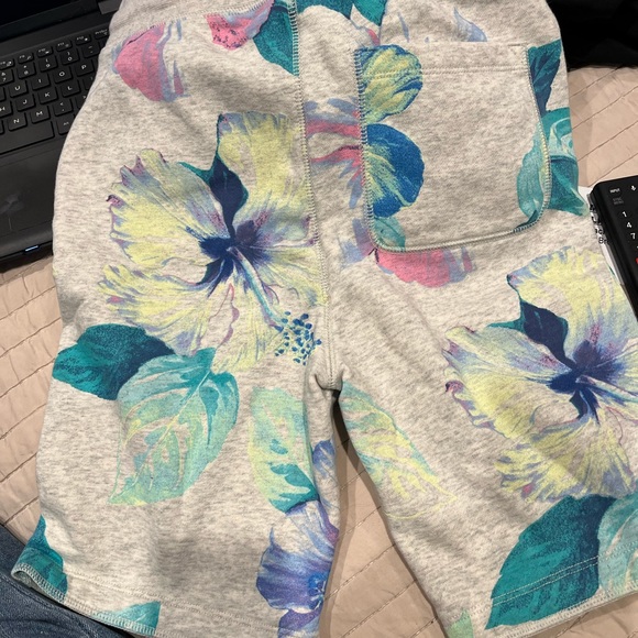 GAP boys Hawaiian print fabric shorts - Picture 2 of 3